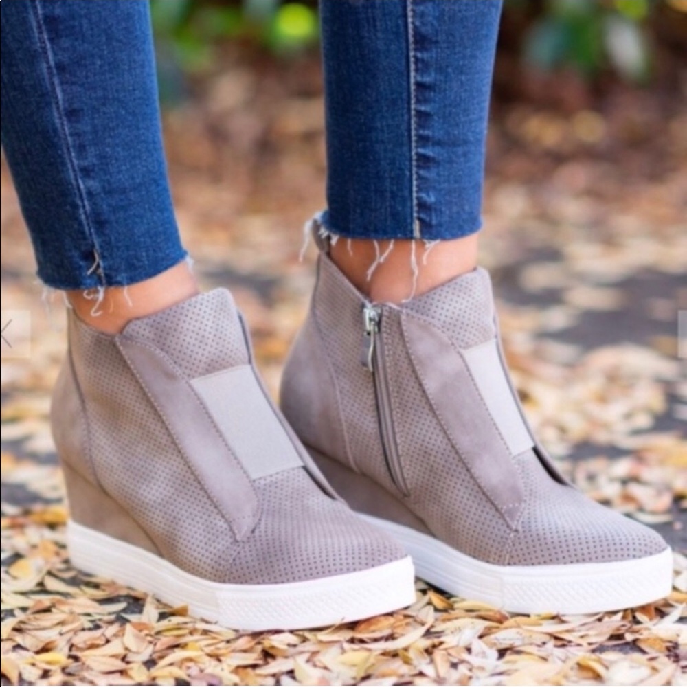 NIB Taupe sneaker wedges vegan leather - Picture 2 of 6